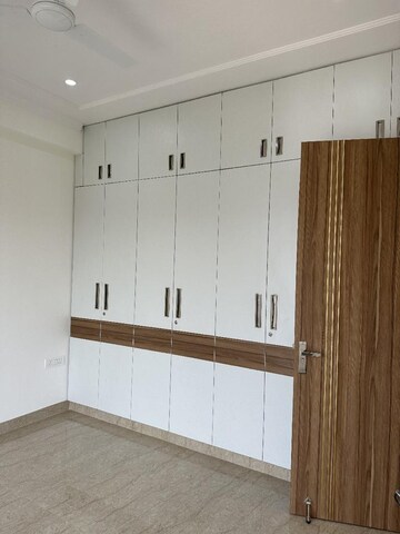 Room in 3 BHK Builder Floor at Sector 57 – for Rent