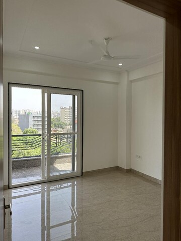 Room in 3 BHK Builder Floor at Sector 57 – for Rent
