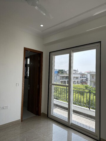 Room in 3 BHK Builder Floor at Sector 57 – for Rent