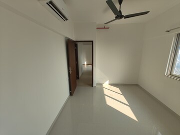 Room in 2 BHK Apartment at Omkar Signet, Malad East – for Rent