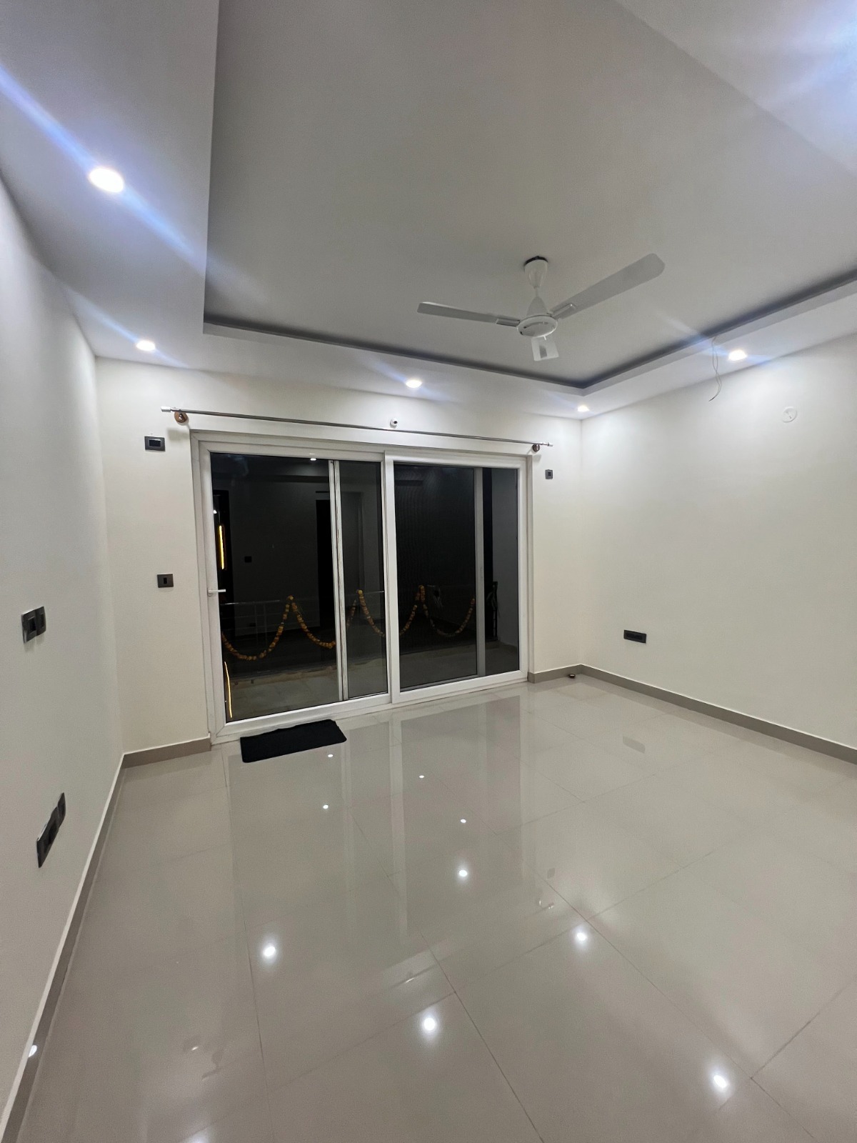 4 BHK + Pooja Room,Servant Room,Extra Room Villa For Rent in Unishire Esplanade