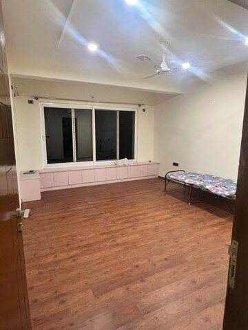 Room in 4 BHK Villa at Unishire Esplanade, Thanisandra Main Road – for Rent