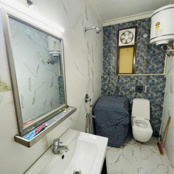 Attached Bathroom in 1 BHK Builder Floor at Saket – for Rent