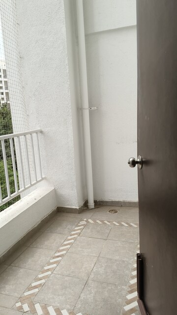 Room in 2 BHK Apartment at Rohan Leher, Baner – for Rent
