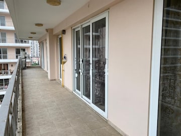 Room in 3 BHK Apartment at DLF The Skycourt, Sector 86 – for Rent