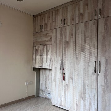 Room in 2 BHK Apartment at Stellar Mi Citihomes, Omicron Iii Greater Noida – for Rent
