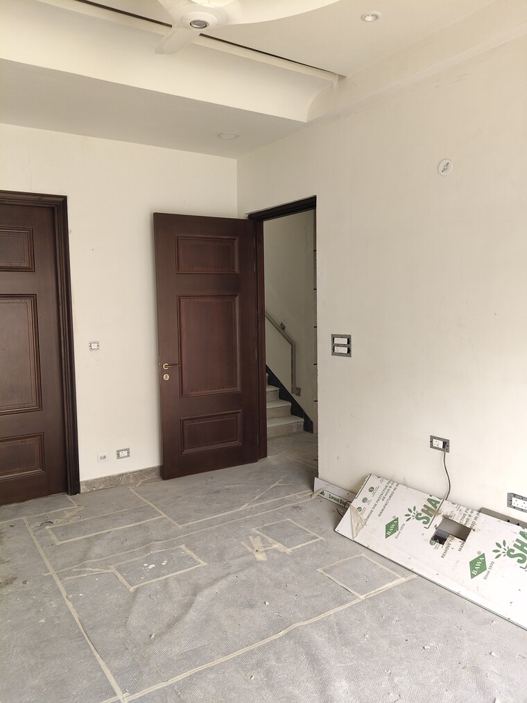 Room, tilak nagar 6 Bedroom 7350 Sq.Ft. Villa In Tilak Nagar Kanpur 8975845