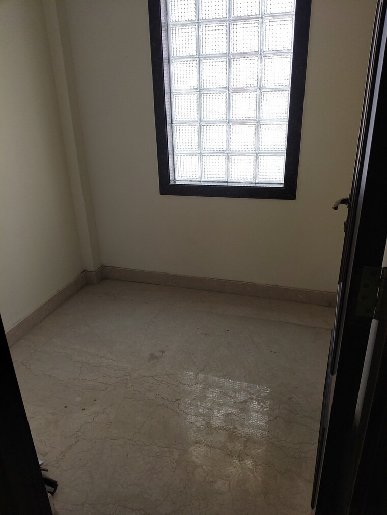 Room, tilak nagar 6 Bedroom 7350 Sq.Ft. Villa In Tilak Nagar Kanpur 8975845