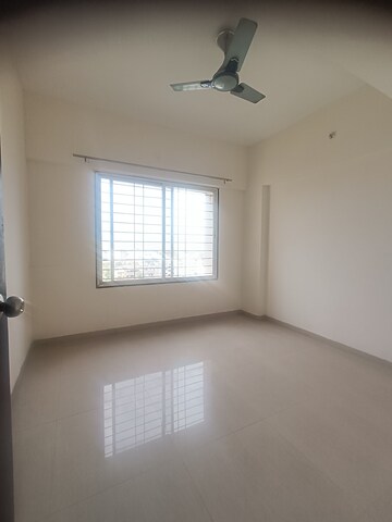 Room in 2 BHK Apartment at Prime Swapnapurti, Handewadi – for Rent
