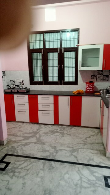Room in 2 BHK Builder Floor at Telibagh – for Rent