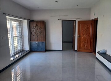 Room in 2 BHK Apartment at Thoraipakkam – for Sale
