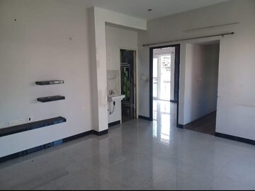 Room in 2 BHK Apartment at Thoraipakkam – for Sale