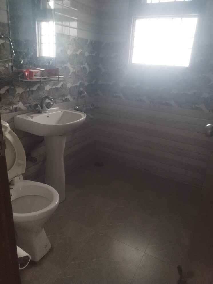 Bathroom, sector 43 2 Bedroom 1400 Sq.Ft. Builder Floor In Sector 43 Gurgaon 8975959