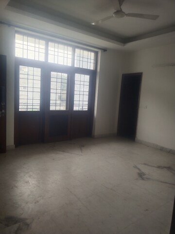Room in 2 BHK Builder Floor at Sector 43 – for Rent