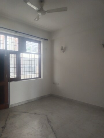 Room in 2 BHK Builder Floor at Sector 43 – for Rent