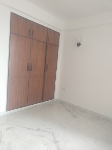 Room in 2 BHK Builder Floor at Sector 43 – for Rent