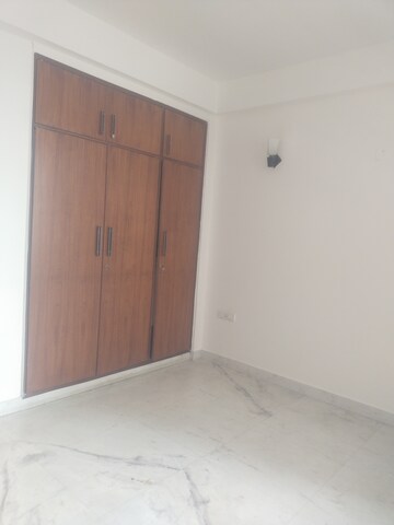 Room in 2 BHK Builder Floor at Sector 43 – for Rent