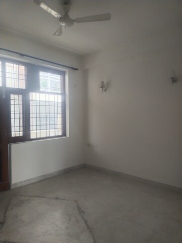 Room in 2 BHK Builder Floor at Sector 43 – for Rent
