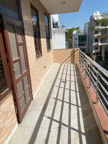 Balcony in 2 BHK Builder Floor at Sector 43 – for Rent