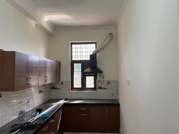 Kitchen in 2 BHK Builder Floor at Sector 43 – for Rent