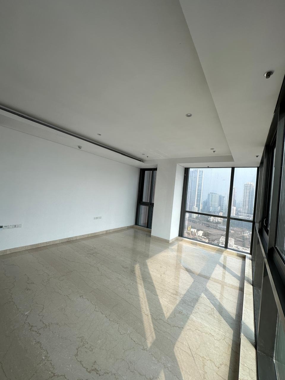 4 BHK + Servant Room Apartment For Sale in Oberoi Three Sixty West