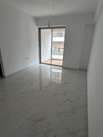 Room in 3 BHK Apartment at Dura Giriraj Sparsh, Naupada – for Sale