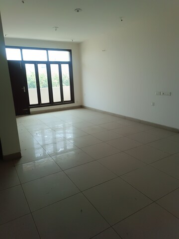 Room in 2 BHK Independent House at Wave Prime Floors, Wave City – for Rent