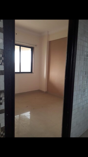 Room in 2 BHK Apartment at Shreeji Trinity Heights, Nalasopara West – for Rent
