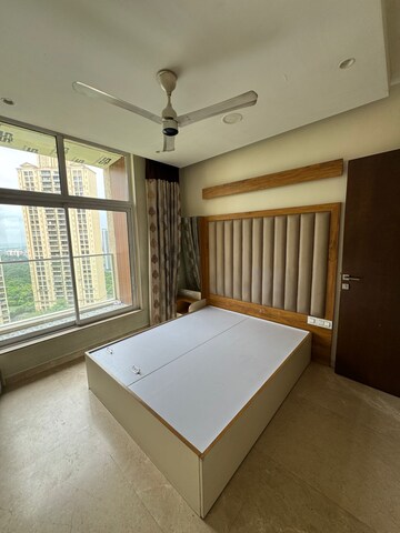 Room in 2.5 BHK Apartment at One Hiranandani Park, Ghodbunder Road – for Rent