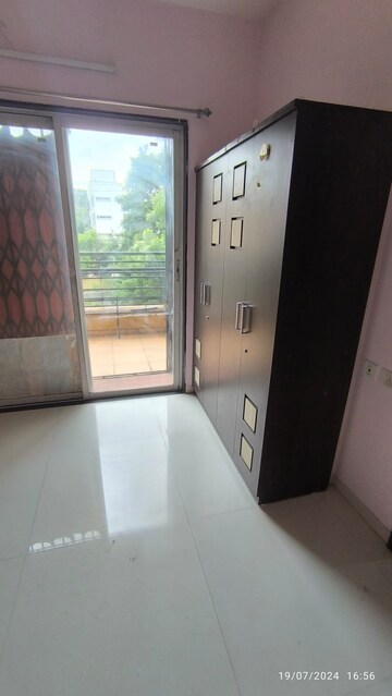 Room in 2 BHK Apartment at Prasun Loreto, Kharadi – for Rent