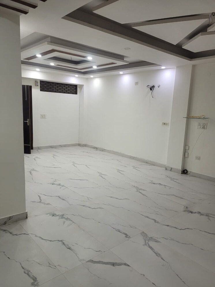 Room, hari nagar 3 Bedroom 200 Sq.Yd. Builder Floor In Hari Nagar Delhi 8976196