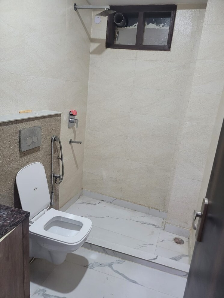Bathroom, hari nagar 3 Bedroom 200 Sq.Yd. Builder Floor In Hari Nagar Delhi 8976196