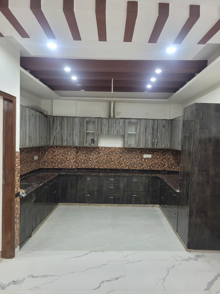 Bedroom, hari nagar 3 Bedroom 200 Sq.Yd. Builder Floor In Hari Nagar Delhi 8976196