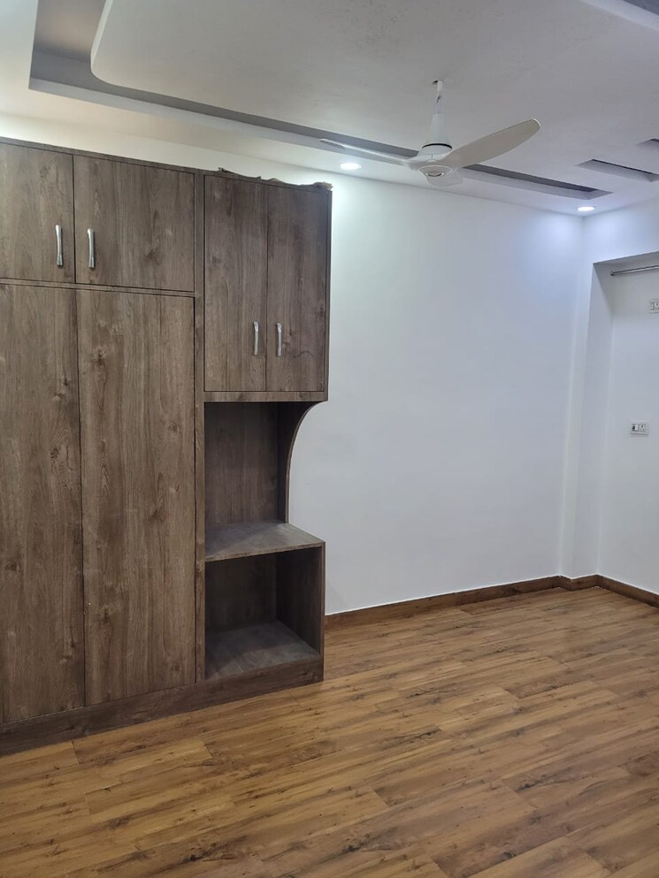 Room, hari nagar 3 Bedroom 200 Sq.Yd. Builder Floor In Hari Nagar Delhi 8976196