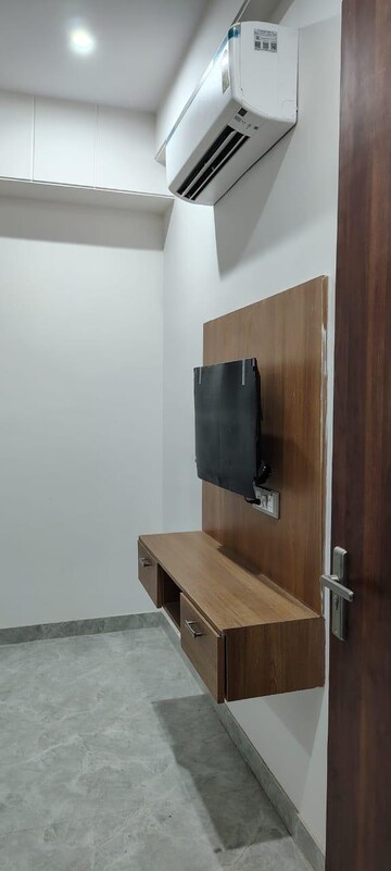 Furnished Amenities in 1 BHK Builder Floor at Sushant Lok 2, Sector 57 – for Rent