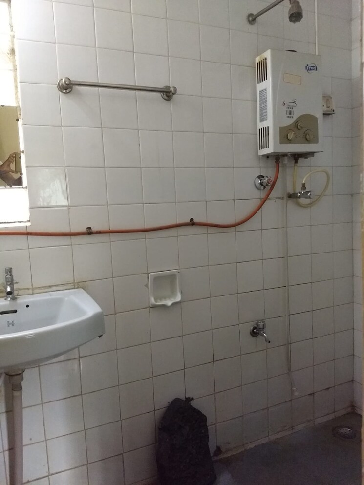 Bathroom, kumar-mahatma-society 2 Bedroom 1000 Sq.Ft. Apartment In Kothrud Pune 8976174