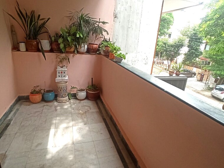 Balcony, uppal-southend 2.5 Bedroom 1200 Sq.Ft. Builder Floor In Sector 49 Gurgaon 8976248