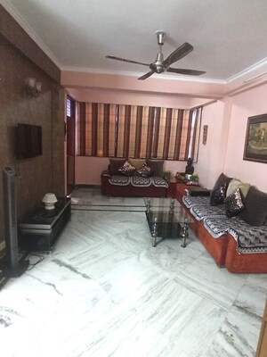 Living Room in 2.5 BHK Builder Floor at Uppal Southend, Sector 49 – for Sale