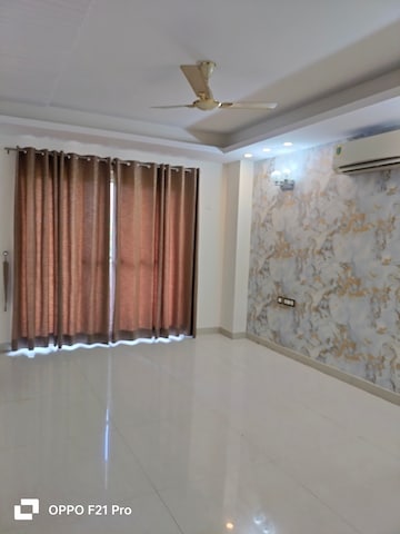 Bedroom in 4 BHK Builder Floor at Eros Rosewood City, Sector 49 – for Rent