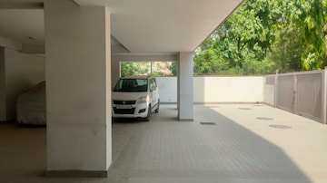 Parking in 4 BHK Builder Floor at Sector 14 – for Sale
