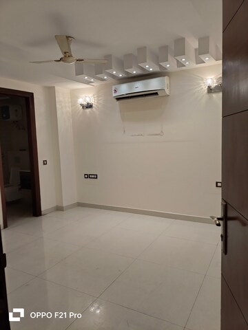 Bathroom in 4 BHK Builder Floor at Eros Rosewood City, Sector 49 – for Rent