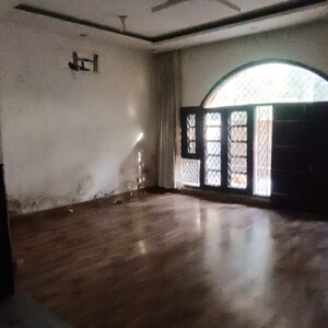 Room in 5 BHK Independent House at RWA Apartments Sector 52, Arun Vihar – for Sale