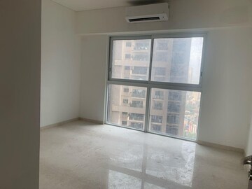 Room in 4 BHK Apartment at Lokhandwala Minerva Mahalaxmi, Mahalaxmi – for Sale