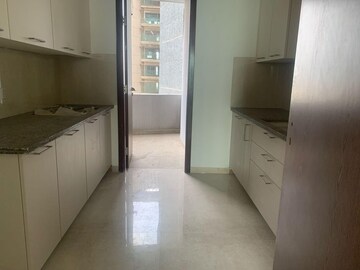 Room in 4 BHK Apartment at Lokhandwala Minerva Mahalaxmi, Mahalaxmi – for Sale