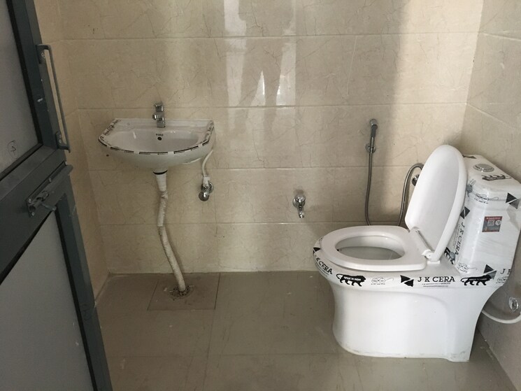 Washroom, sector 63 Commercial Office Space 15000 Sq.Ft. In Sector 63 Noida 8976283