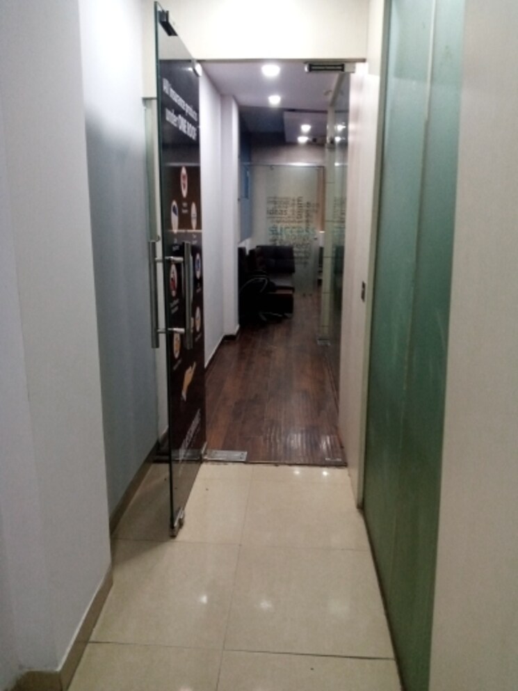 undefined, sector 3 Commercial Office Space 500 Sq.Ft. In Sector 3 Noida 8976317
