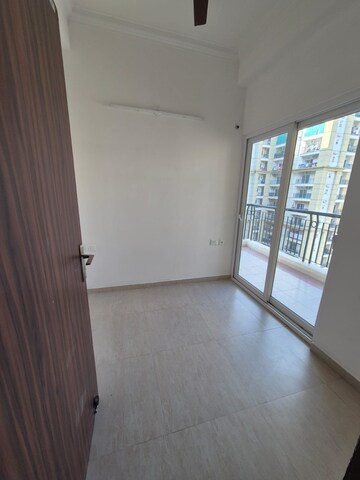 Room in 2 BHK Apartment at Express Zenith, Sector 77 – for Rent