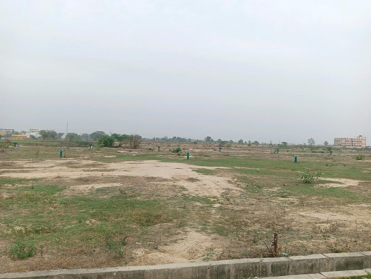 undefined, sector 32 yamuna expressway  300 Sq.Mt. Plot In Sector 32 Yamuna Expressway Greater Noida 8976368