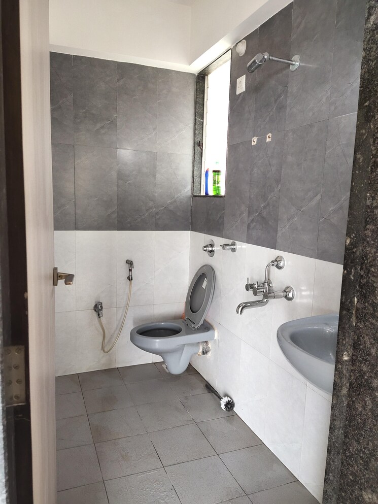 Bathroom, crystal-palace-chs-dahisar 1 Bedroom 425 Sq.Ft. Apartment In Dahisar West Mumbai 8976361
