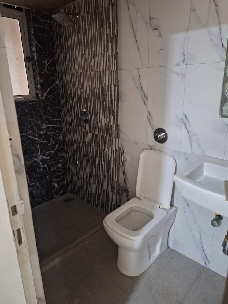 Bathroom, vakratunda-dilkhush 2 Bedroom 670 Sq.Ft. Apartment In Andheri East Mumbai 8976409
